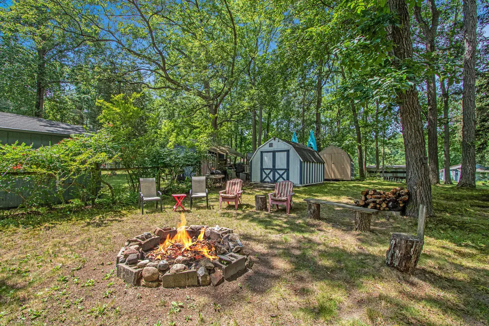 14931 Bachelor Island Buchanan, MI 49107