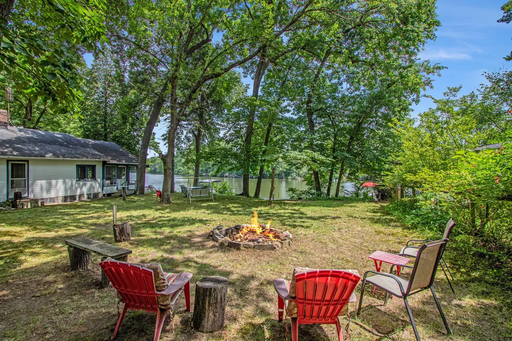 14931 Bachelor Island Buchanan, MI 49107