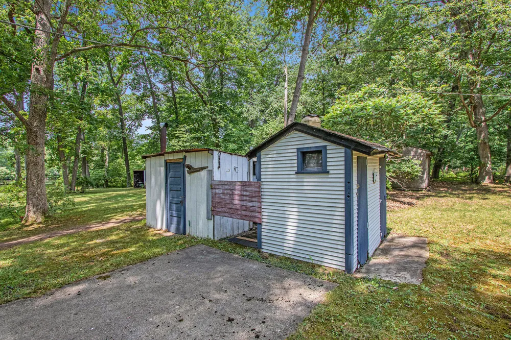 14931 Bachelor Island Buchanan, MI 49107