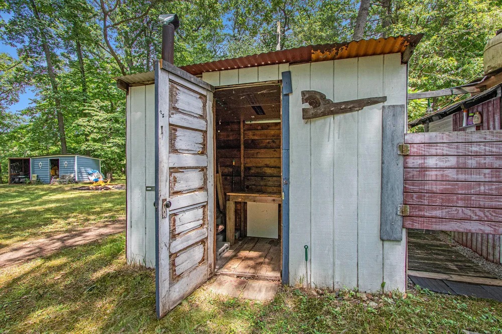 14931 Bachelor Island Buchanan, MI 49107