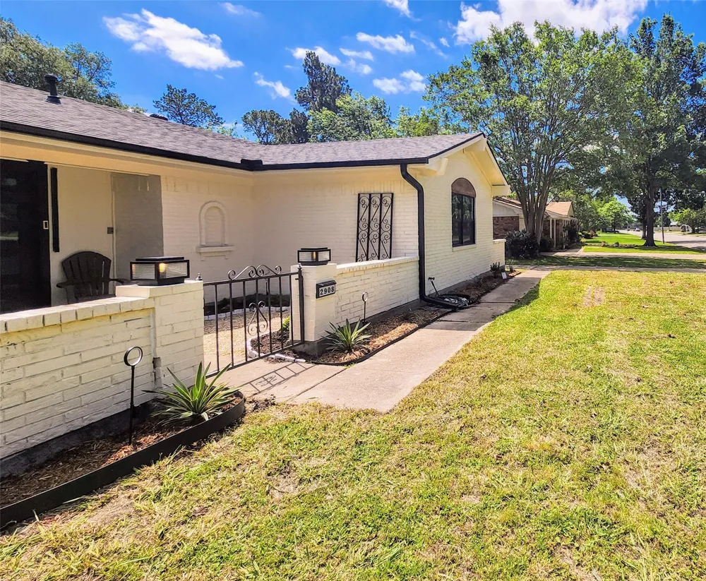 2908 Washington Street Commerce, TX 75428