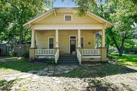 106 E Valverde Street