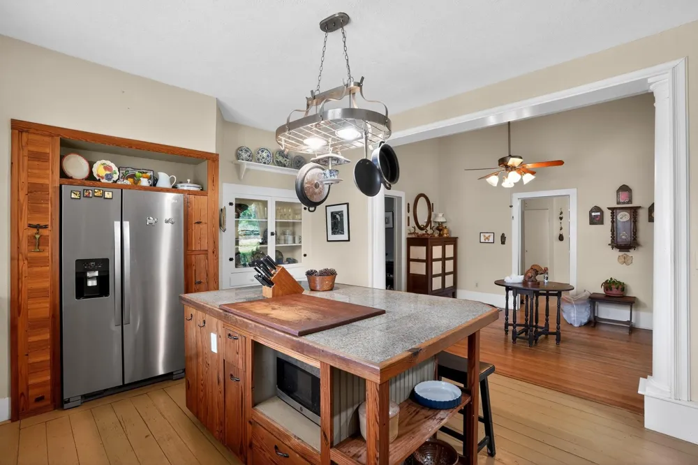 106 E Valverde Street Brenham, TX 77833