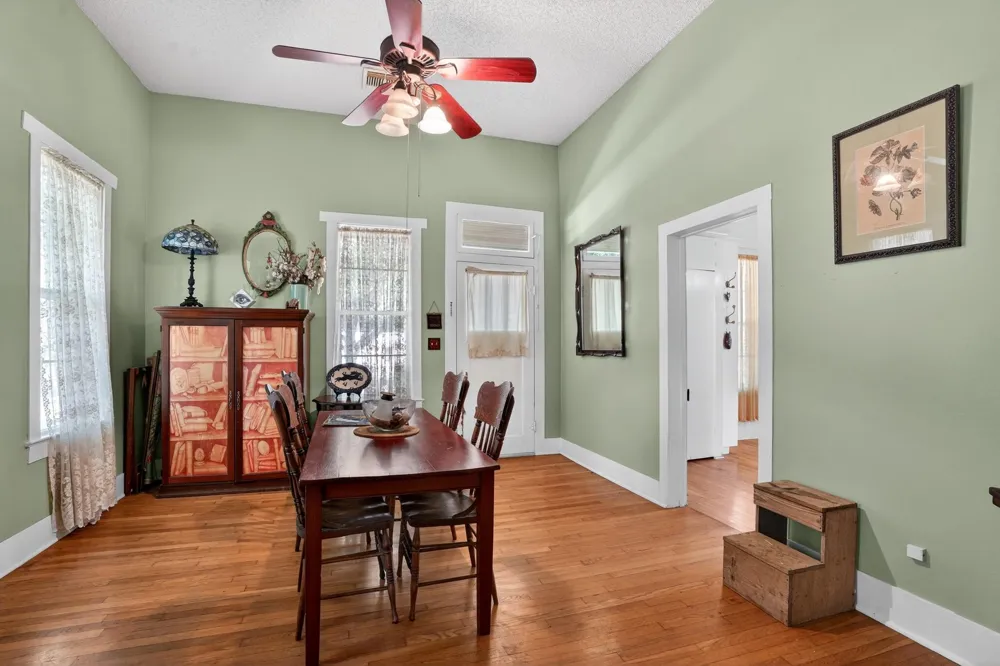 106 E Valverde Street Brenham, TX 77833