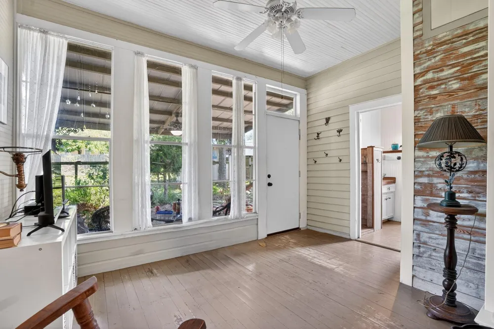 106 E Valverde Street Brenham, TX 77833