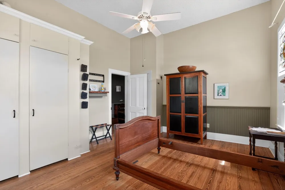 106 E Valverde Street Brenham, TX 77833