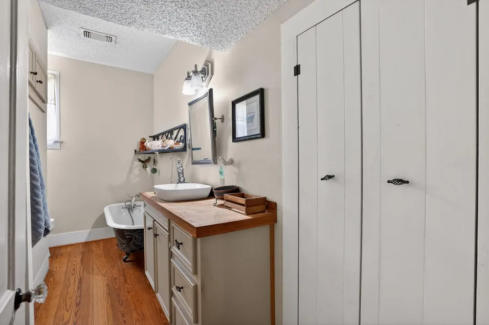 106 E Valverde Street Brenham, TX 77833