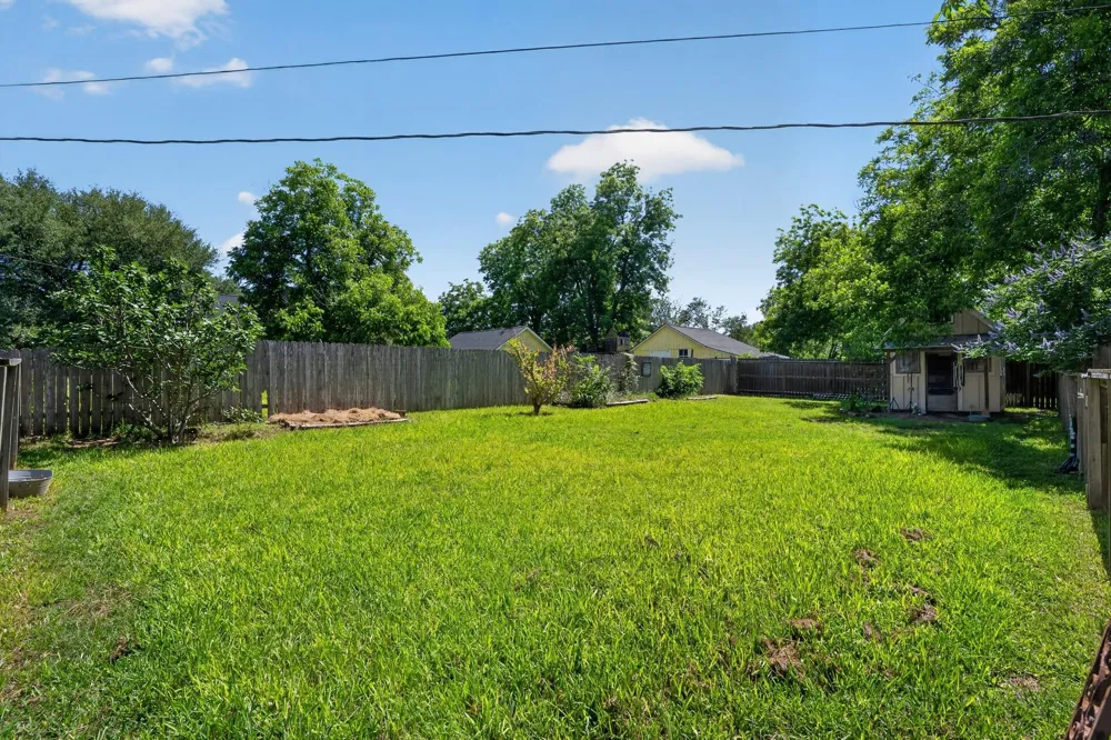 106 E Valverde Street Brenham, TX 77833