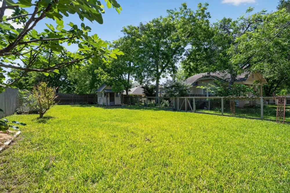 106 E Valverde Street Brenham, TX 77833