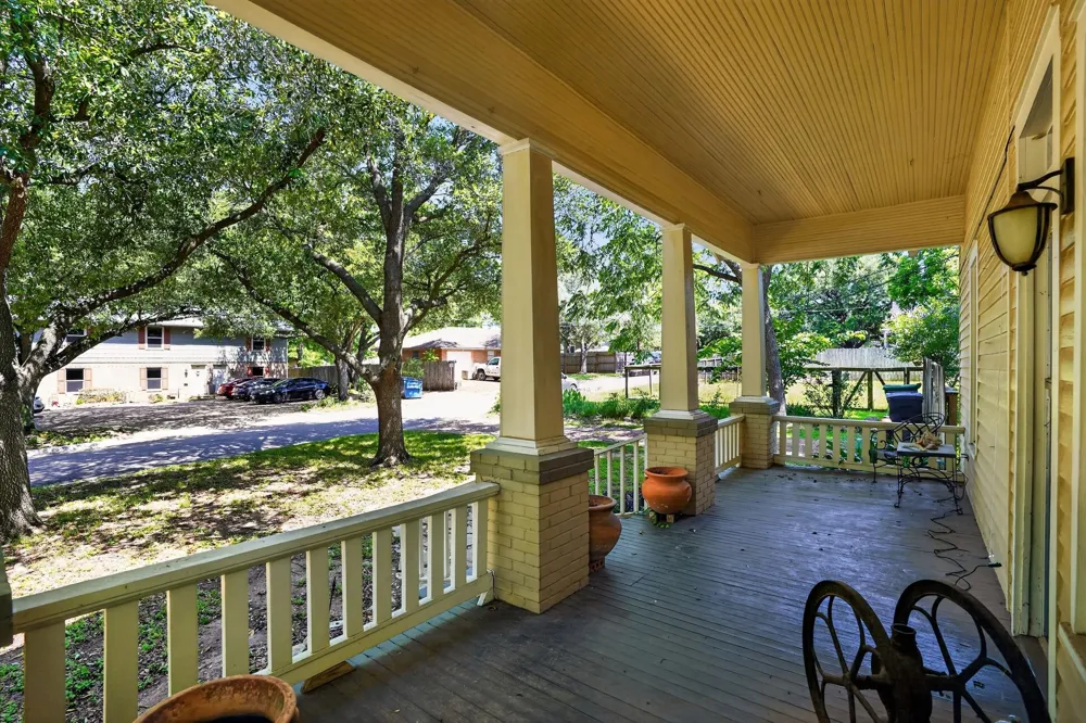 106 E Valverde Street Brenham, TX 77833