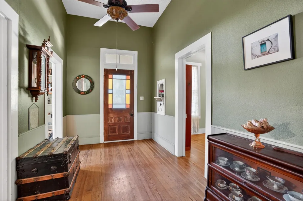 106 E Valverde Street Brenham, TX 77833