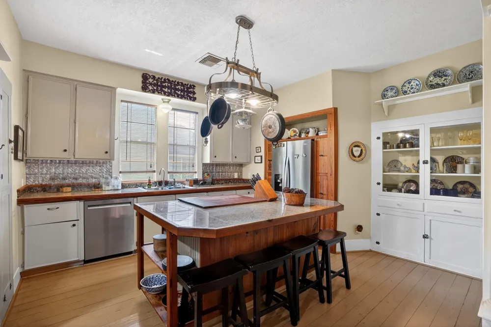 106 E Valverde Street Brenham, TX 77833