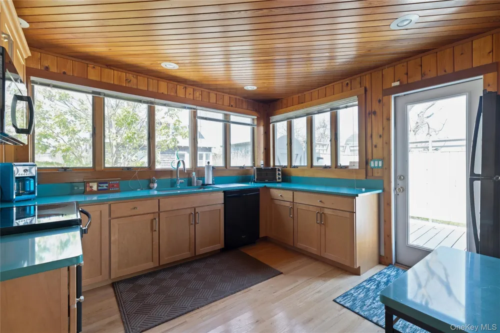 6 Atlantic Avenue Seaview, NY 11770