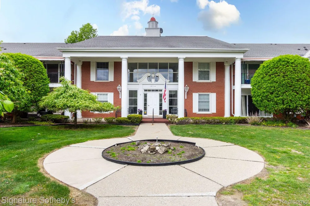 19710 W 13 Mile Road #101 Beverly Hills Village, MI 48025