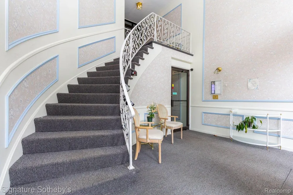 19710 W 13 Mile Road #101 Beverly Hills Village, MI 48025