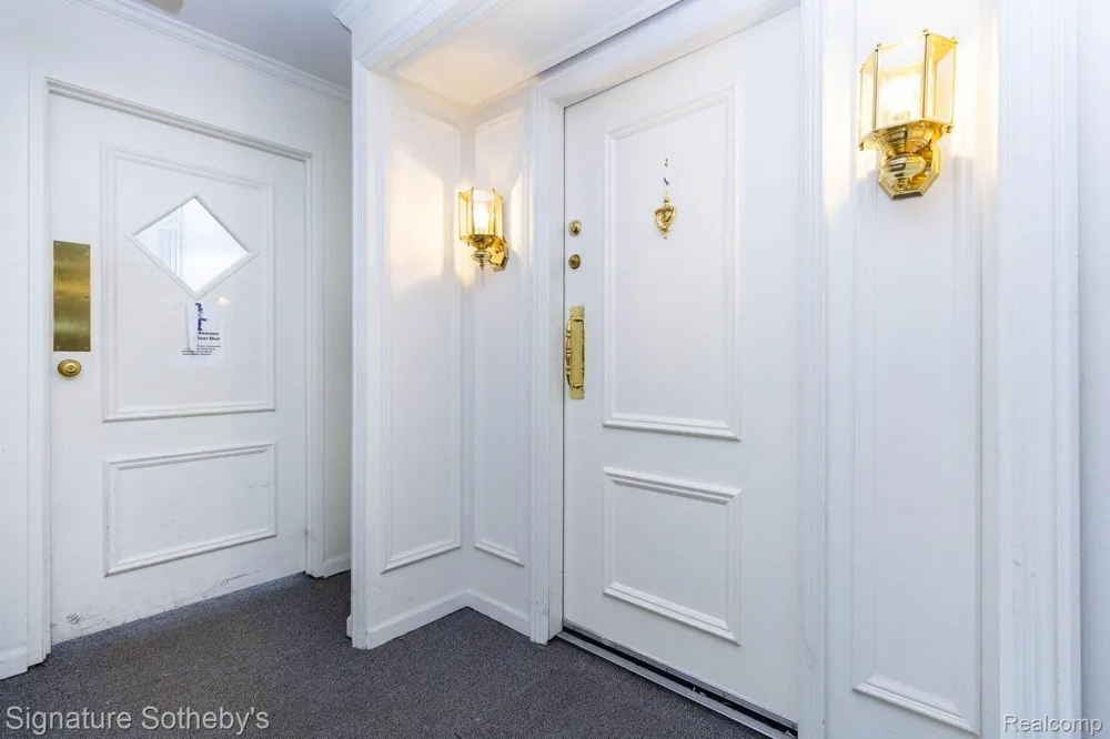19710 W 13 Mile Road #101 Beverly Hills Village, MI 48025