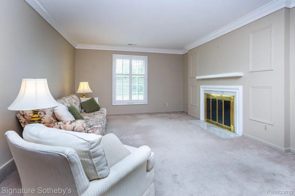 19710 W 13 Mile Road #101 Beverly Hills Village, MI 48025