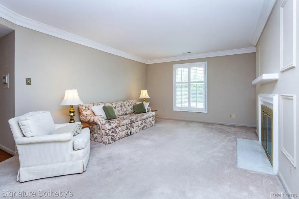 19710 W 13 Mile Road #101 Beverly Hills Village, MI 48025