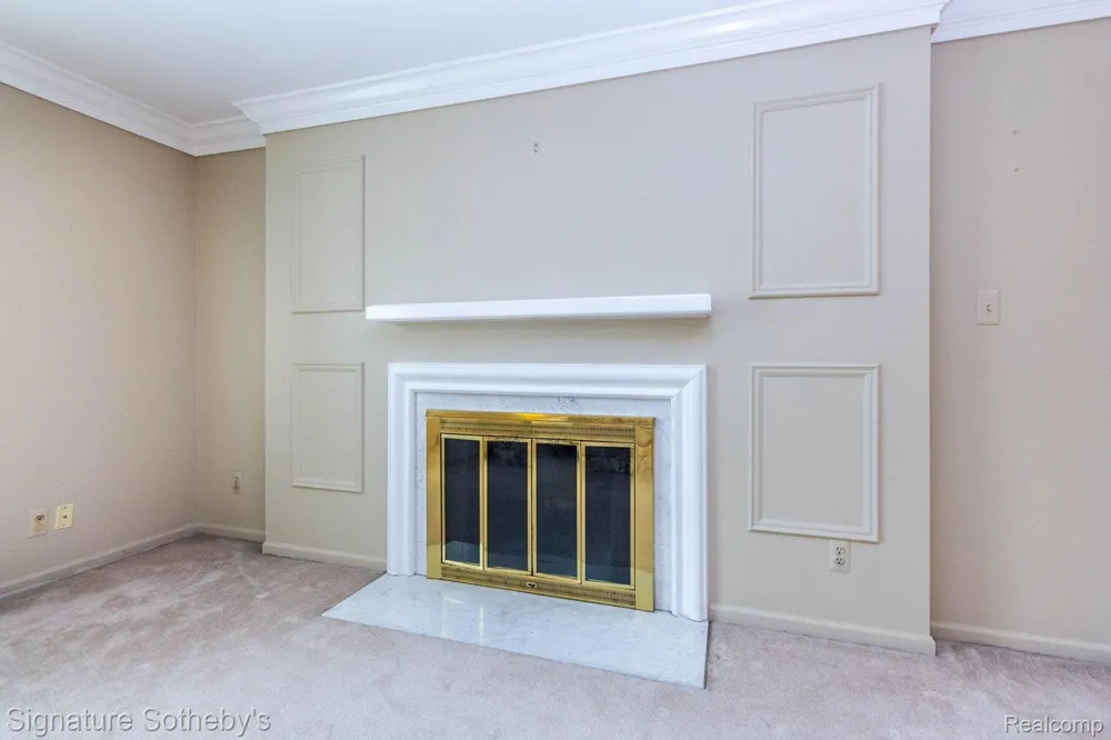 19710 W 13 Mile Road #101 Beverly Hills Village, MI 48025