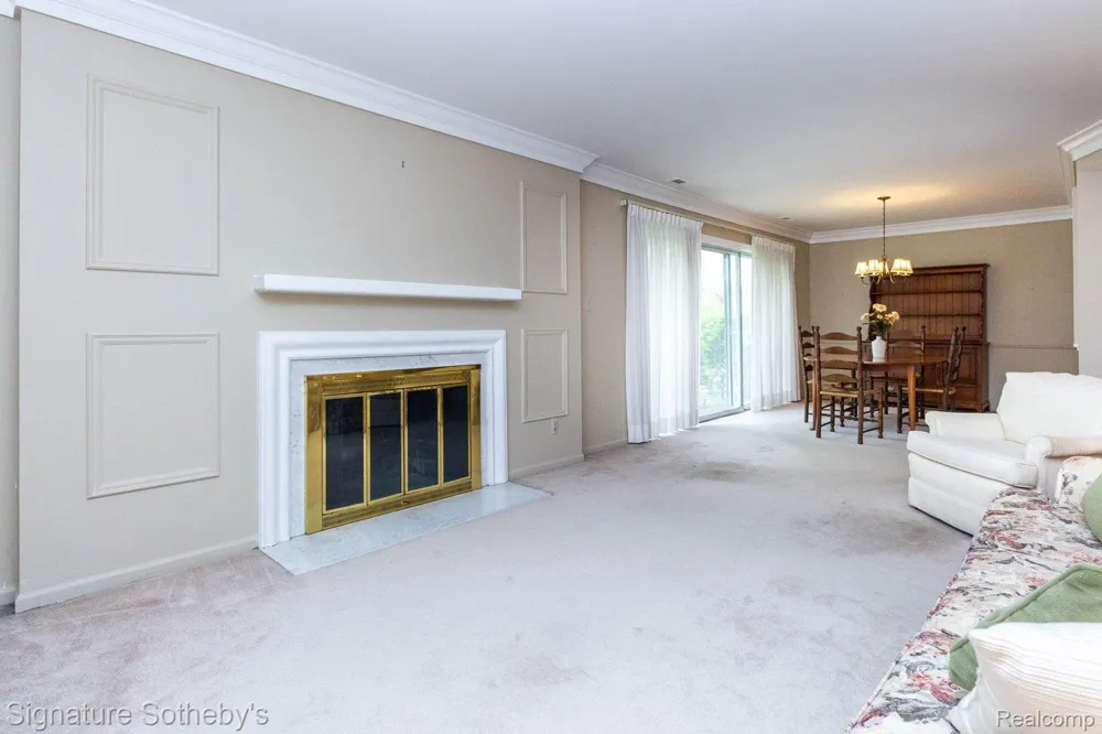 19710 W 13 Mile Road #101 Beverly Hills Village, MI 48025