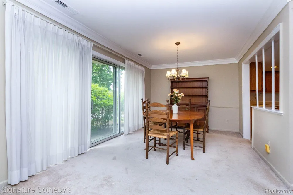 19710 W 13 Mile Road #101 Beverly Hills Village, MI 48025