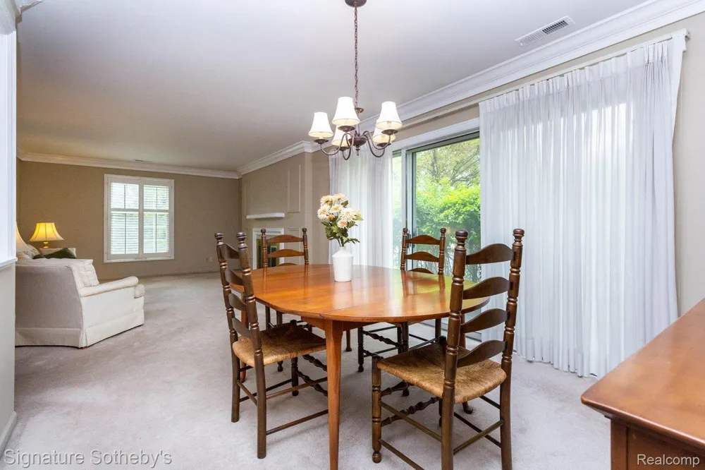 19710 W 13 Mile Road #101 Beverly Hills Village, MI 48025