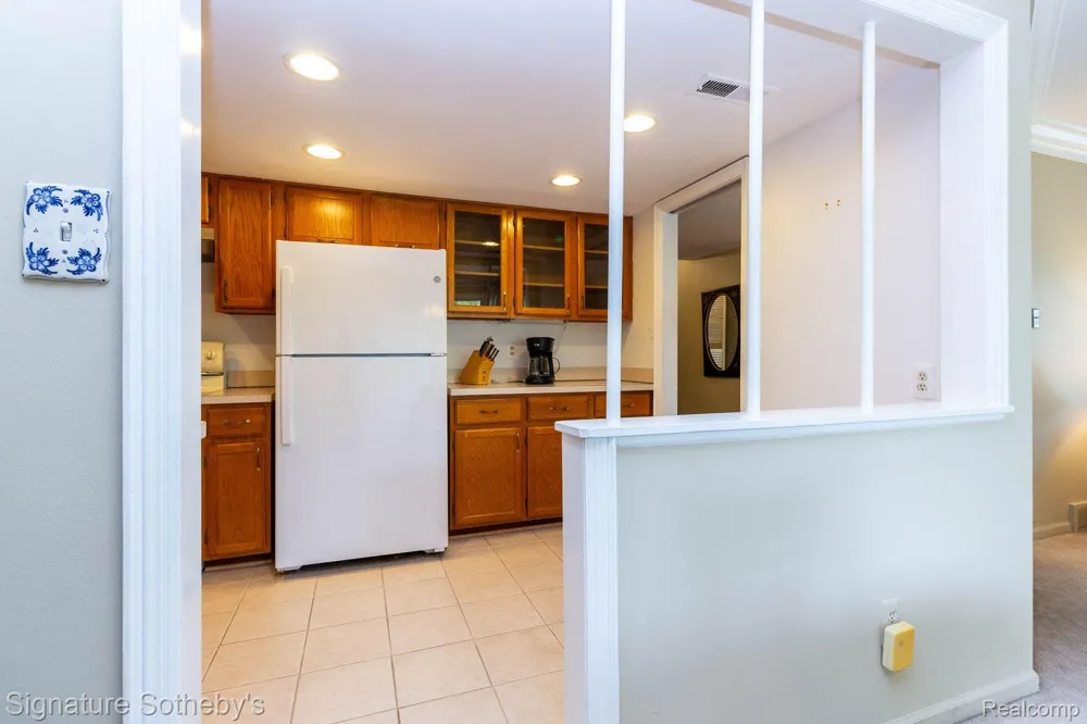 19710 W 13 Mile Road #101 Beverly Hills Village, MI 48025