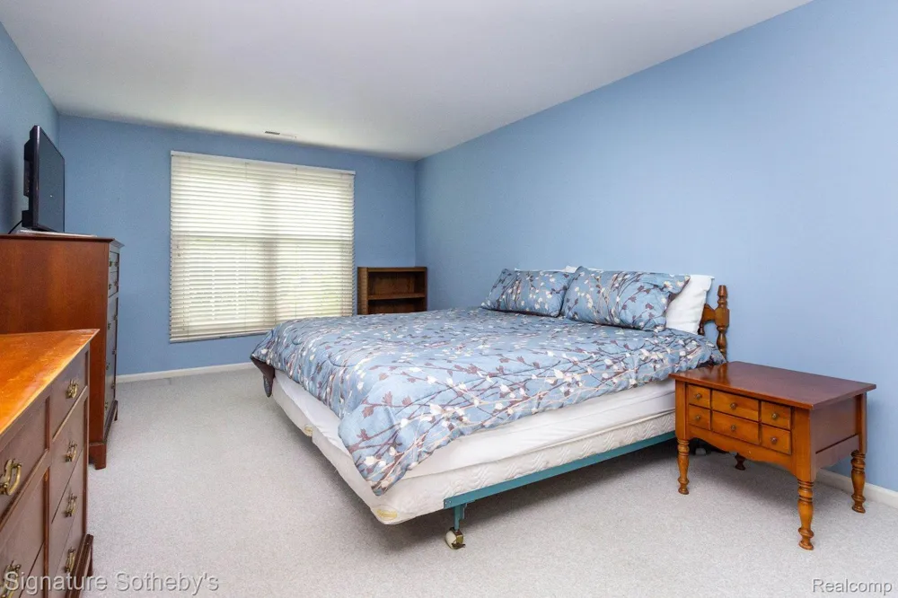 19710 W 13 Mile Road #101 Beverly Hills Village, MI 48025