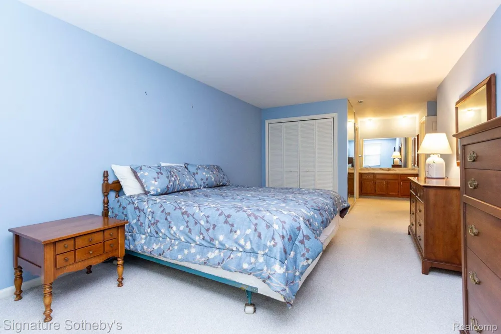 19710 W 13 Mile Road #101 Beverly Hills Village, MI 48025