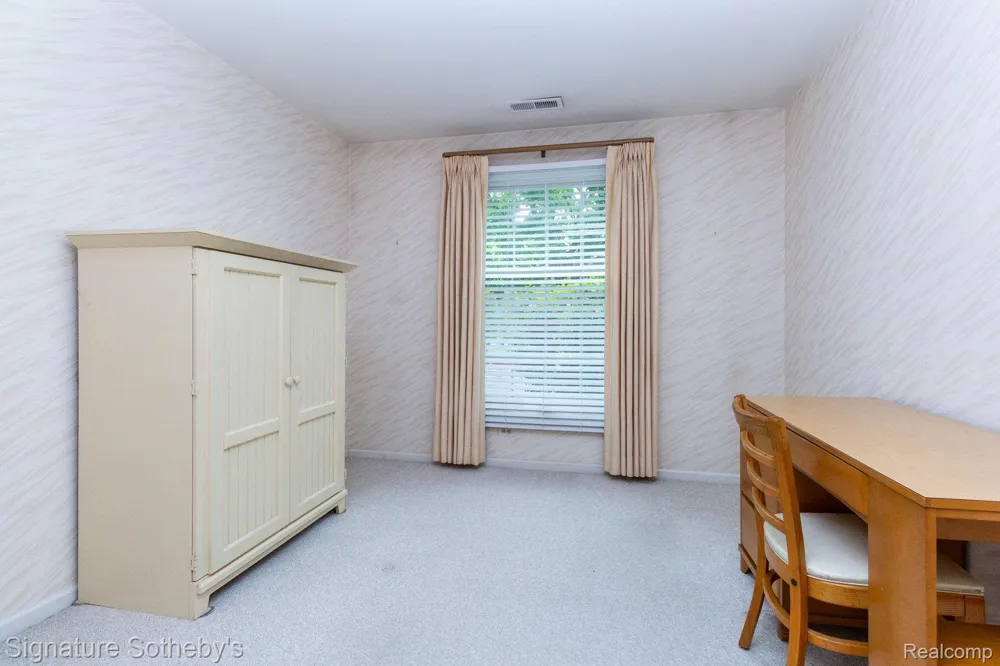 19710 W 13 Mile Road #101 Beverly Hills Village, MI 48025
