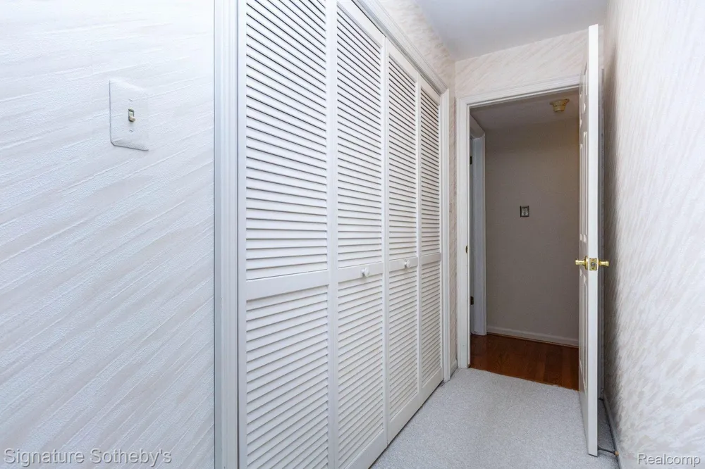 19710 W 13 Mile Road #101 Beverly Hills Village, MI 48025