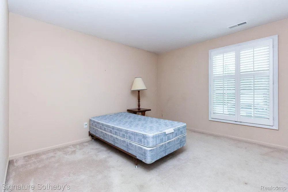 19710 W 13 Mile Road #101 Beverly Hills Village, MI 48025
