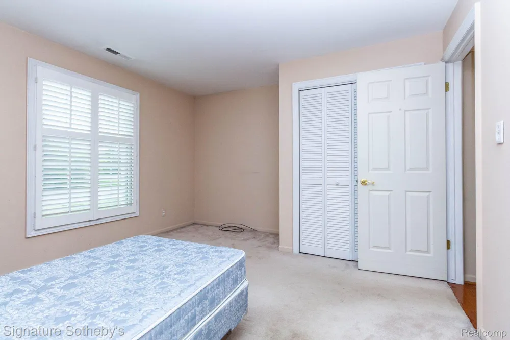 19710 W 13 Mile Road #101 Beverly Hills Village, MI 48025