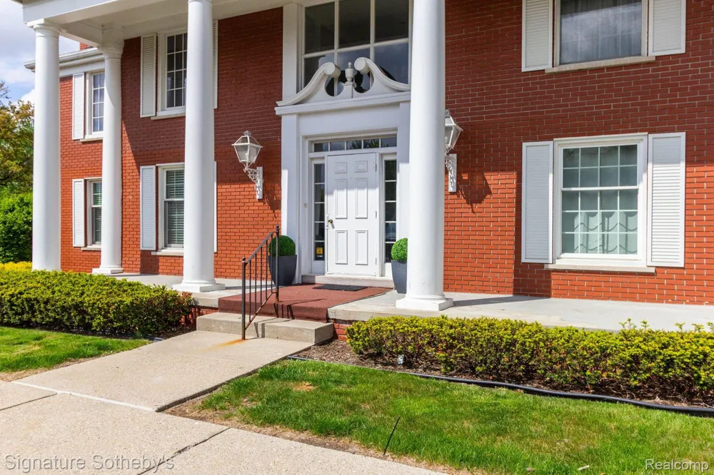 19710 W 13 Mile Road #101 Beverly Hills Village, MI 48025