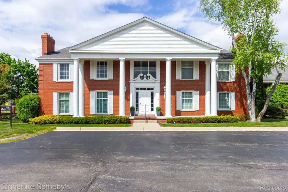 19710 W 13 Mile Road #101 Beverly Hills Village, MI 48025