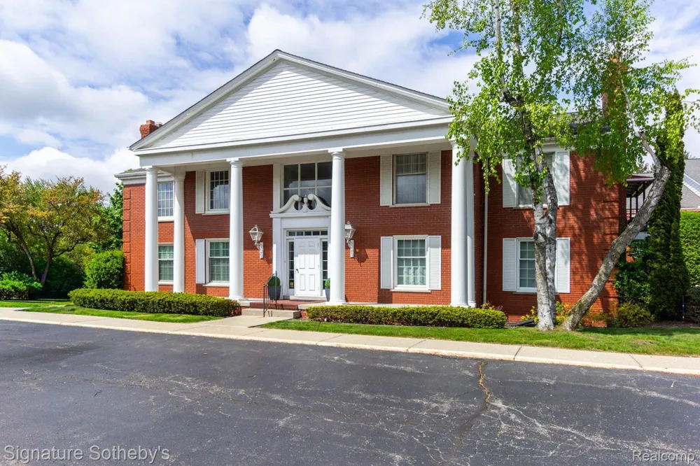 19710 W 13 Mile Road #101 Beverly Hills Village, MI 48025