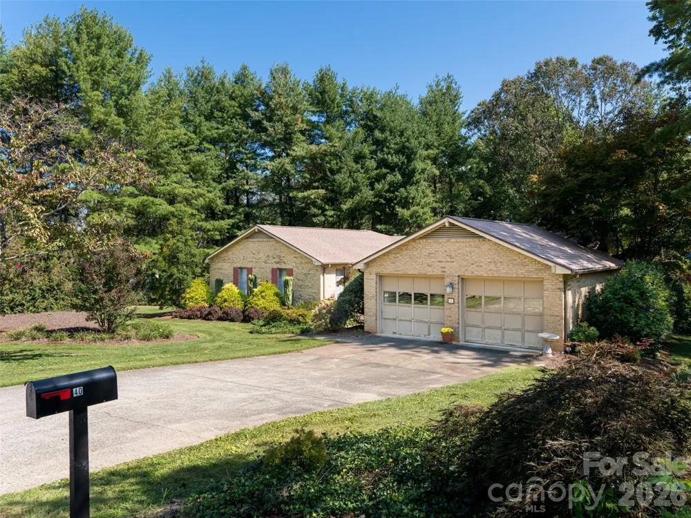 40 Applecross Road Weaverville, NC 28787