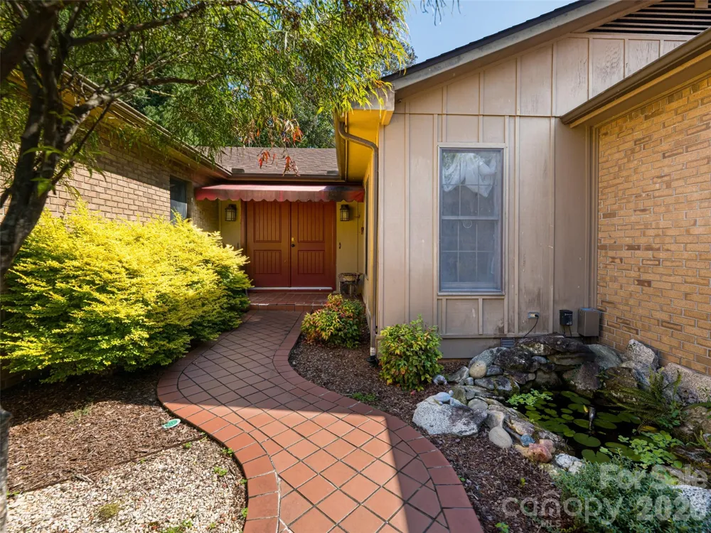 40 Applecross Road Weaverville, NC 28787