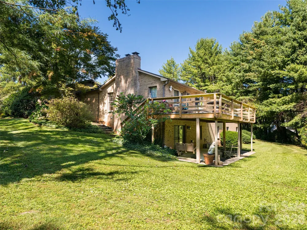 40 Applecross Road Weaverville, NC 28787
