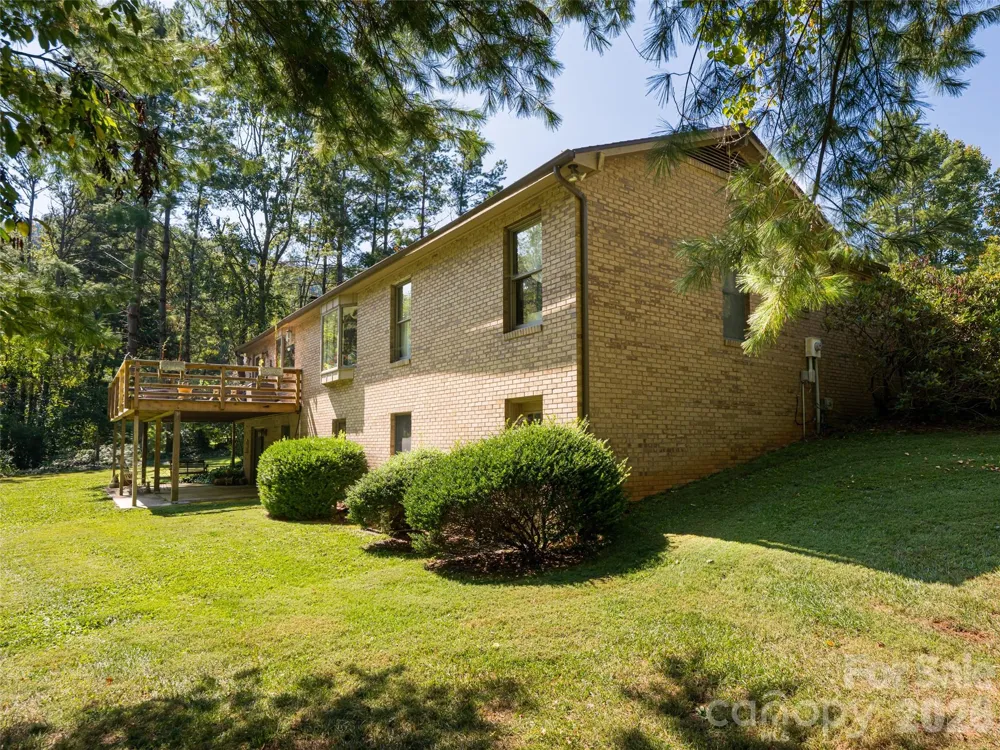 40 Applecross Road Weaverville, NC 28787