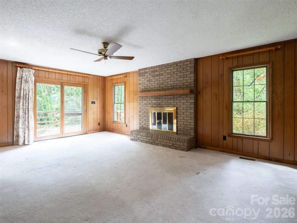 40 Applecross Road Weaverville, NC 28787