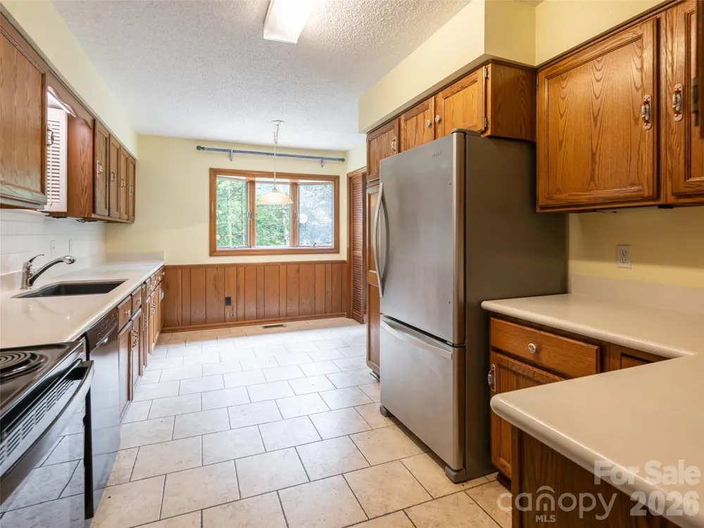 40 Applecross Road Weaverville, NC 28787