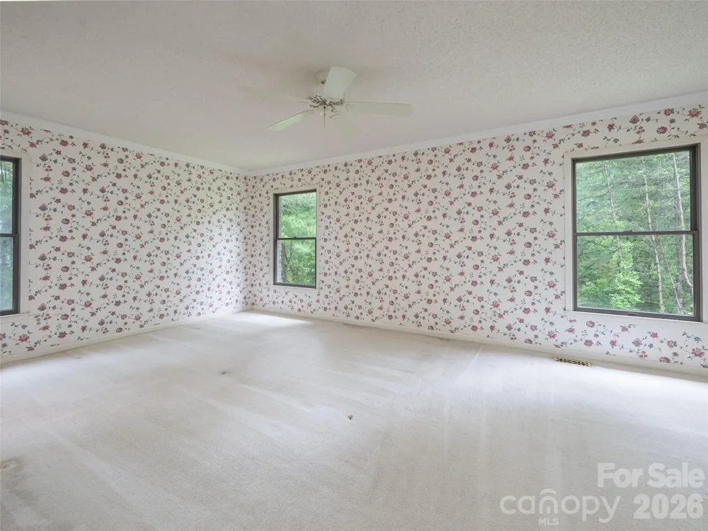 40 Applecross Road Weaverville, NC 28787
