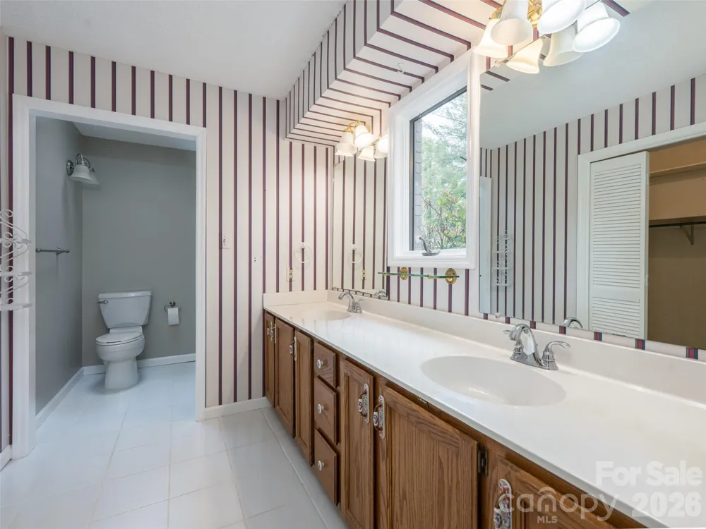 40 Applecross Road Weaverville, NC 28787