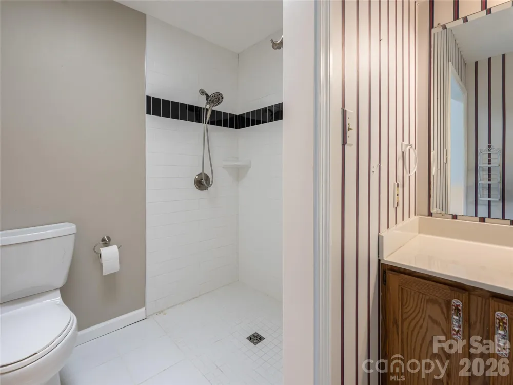 40 Applecross Road Weaverville, NC 28787