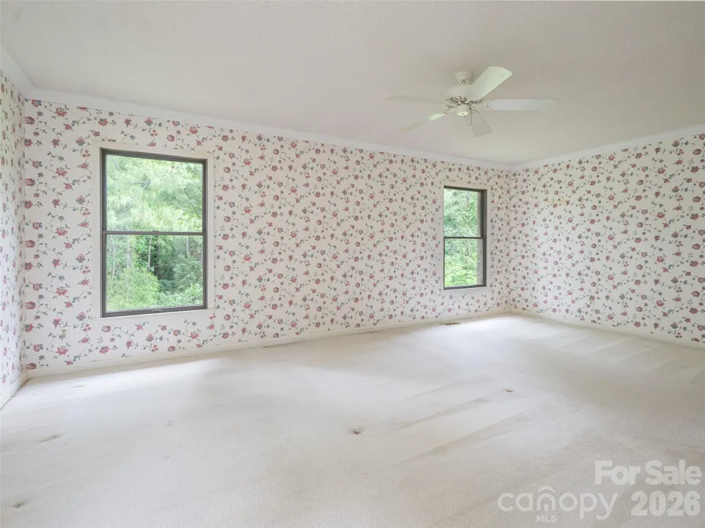 40 Applecross Road Weaverville, NC 28787