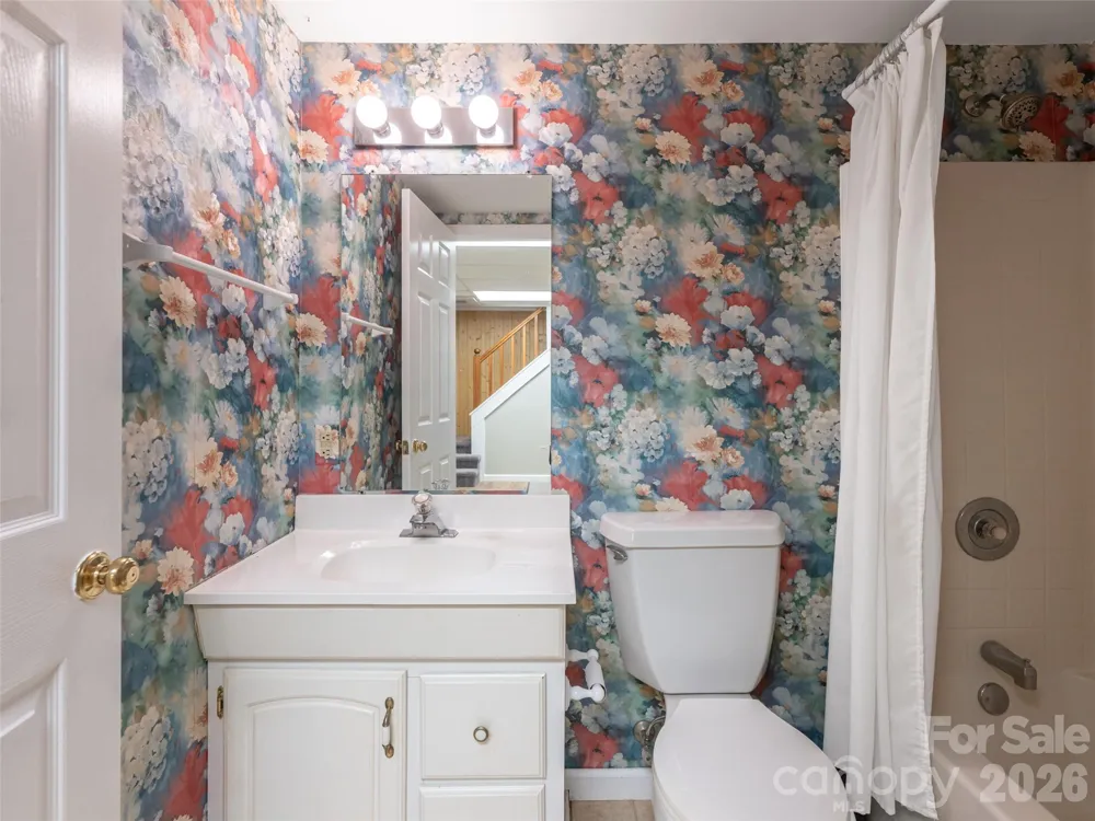 40 Applecross Road Weaverville, NC 28787