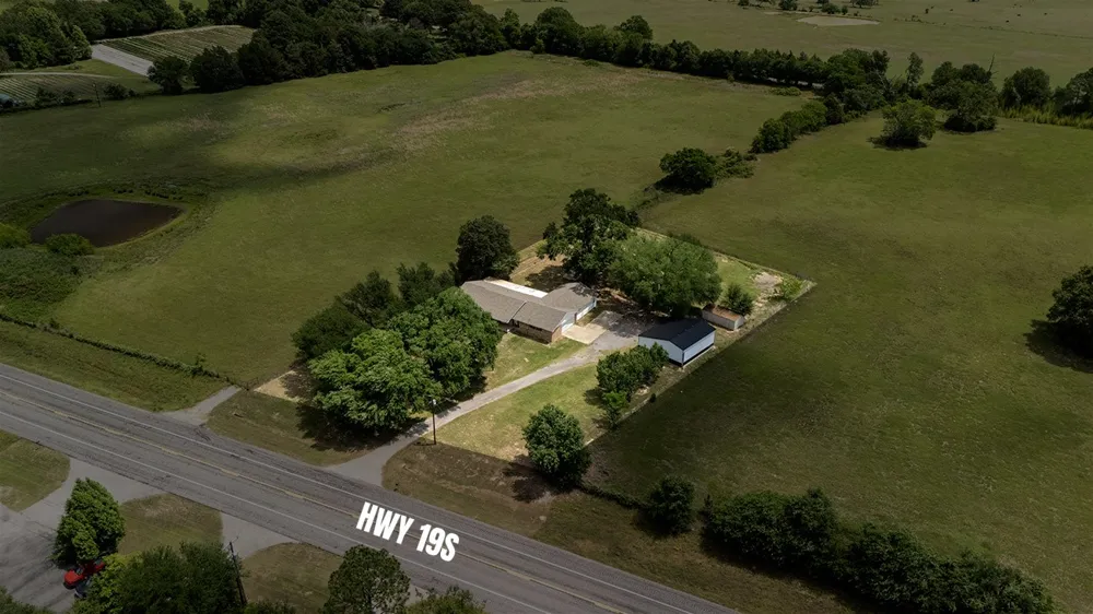 8677 State Highway 19 S Athens, TX 75751