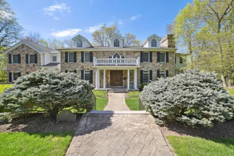 9 BISHOPS LANE
