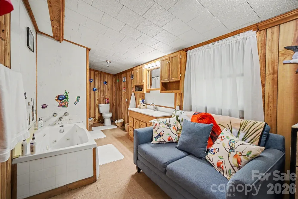 260 Cherrywood Lane Sharon, SC 29742
